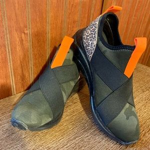 Steve Madden Camo Leopard Print Cryme Sneakers